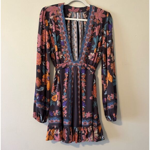 Free People Violet Hill Print Boho Floral Deep V Neck Tie Back Mini Dress Size 2 - Picture 2 of 14
